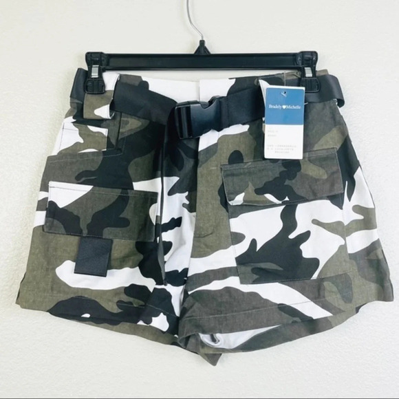 BRADELY MICHELE NWT Camo Cargo Style Shorts Small - Picture 4 of 6
